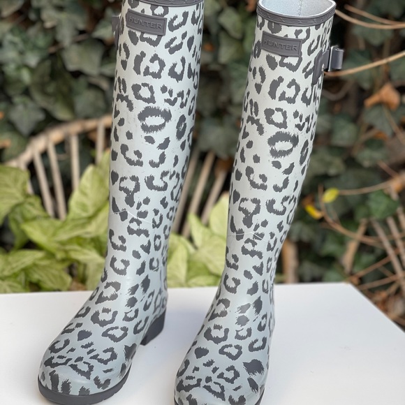 SOLD HUNTER BOOTS ⭐️ - Picture 7 of 8